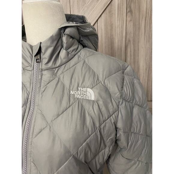 The North Face Kids Gray Quilted Jacket - Picture 4 of 9